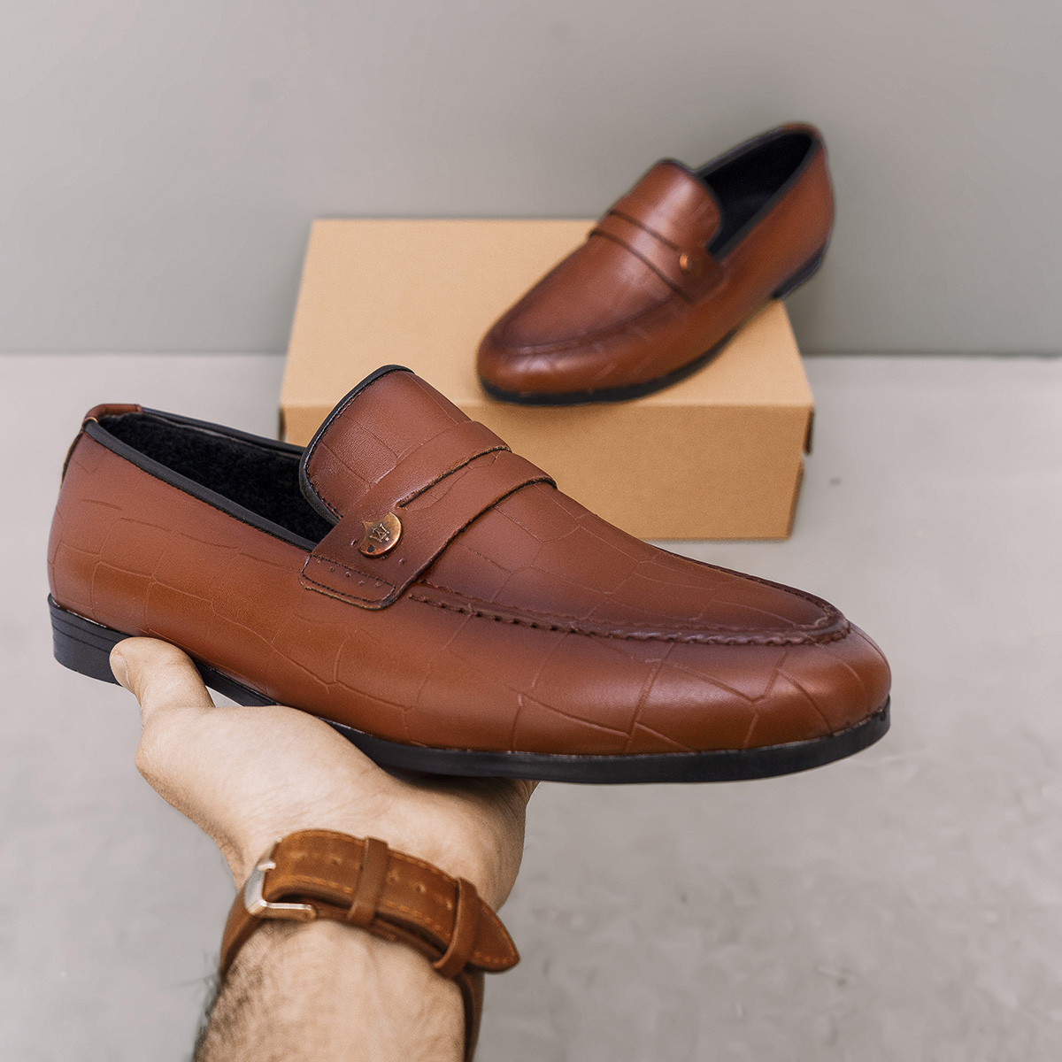 کالج مردانه مدل liam رنگ عسلی