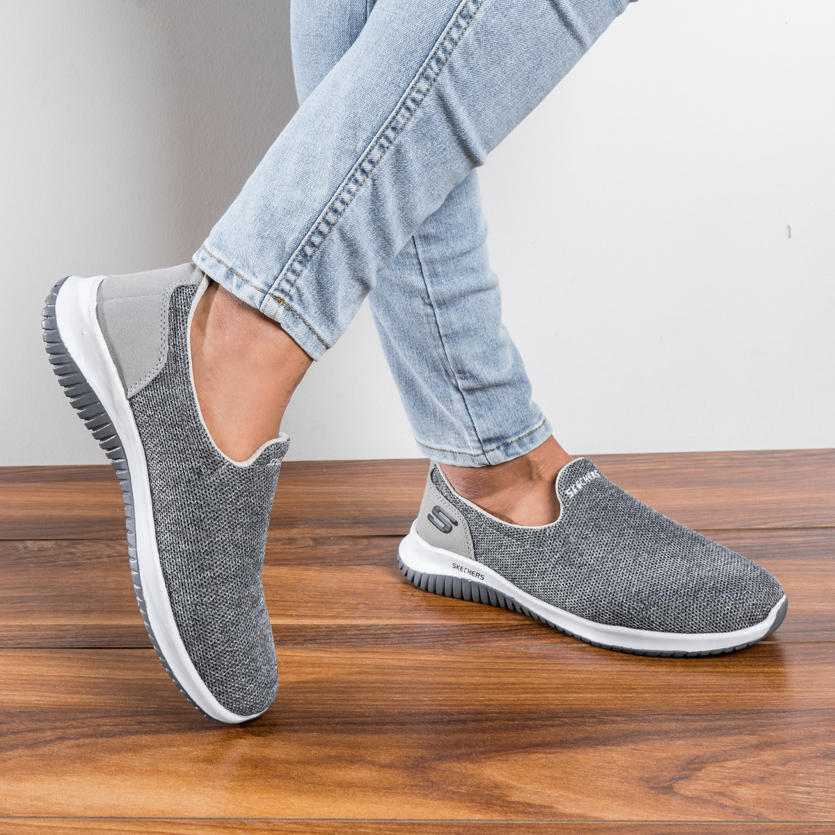 کفش ورزشی اسکیچرز مردانه طوسی مدل Tarok