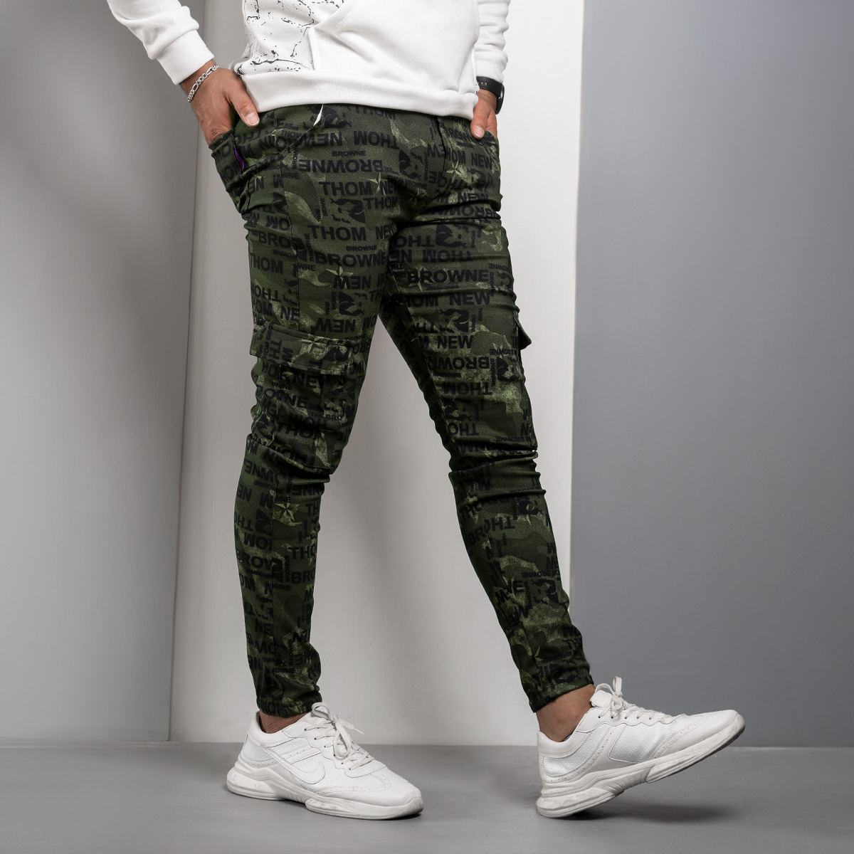 شلوار اسلش طرح نوشته سبز مردانه مدل Wiyan