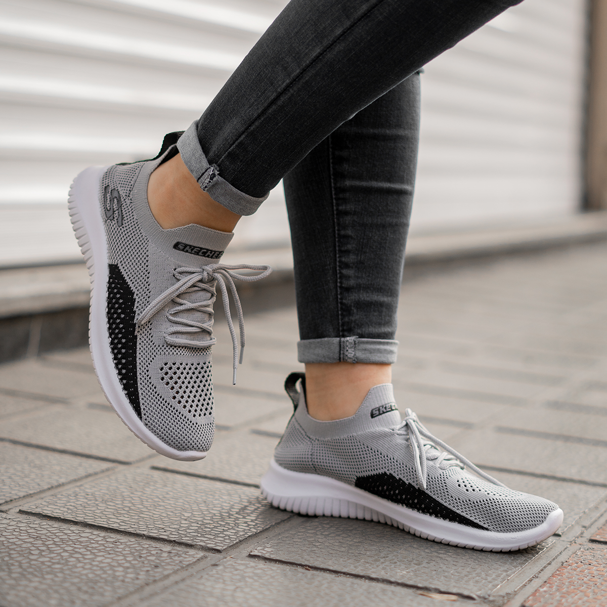 کفش ورزشی اسکیچرز زنانه طوسی مدلHoda