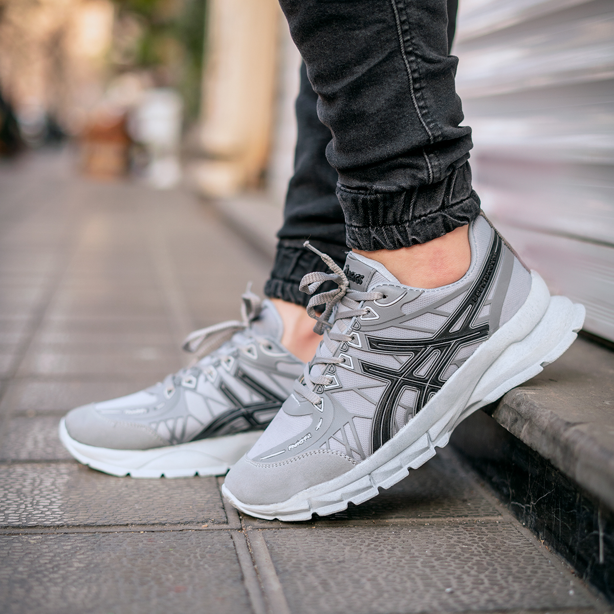 کفش ورزشی Asics مردانه طوسی مشکی مدل Kaloni