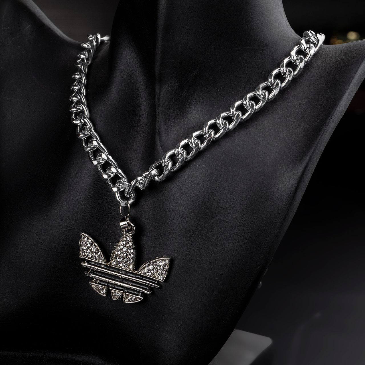 گردنبند آویز دار آدیداس نقره ای مردانه مدل A40