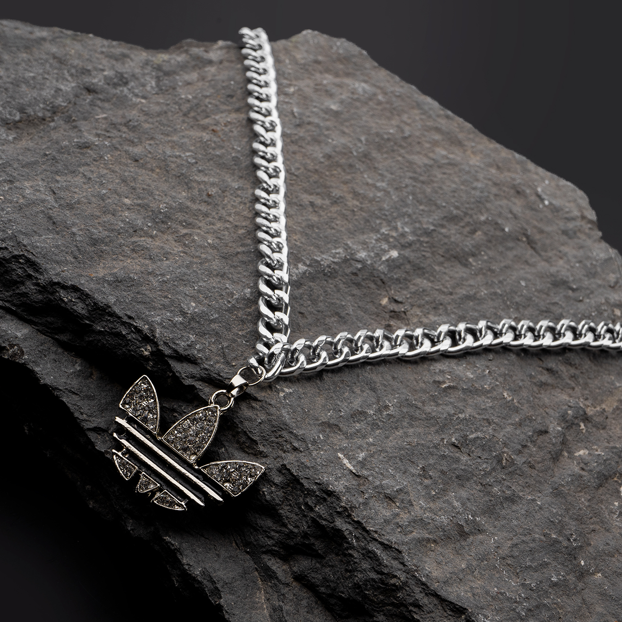 گردنبند آویز دار آدیداس نقره ای مردانه مدل A40