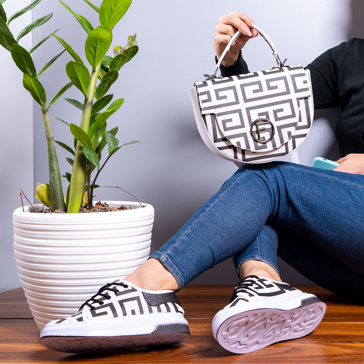 ست کیف و کفش سفید مشکی دخترانه مدلX58