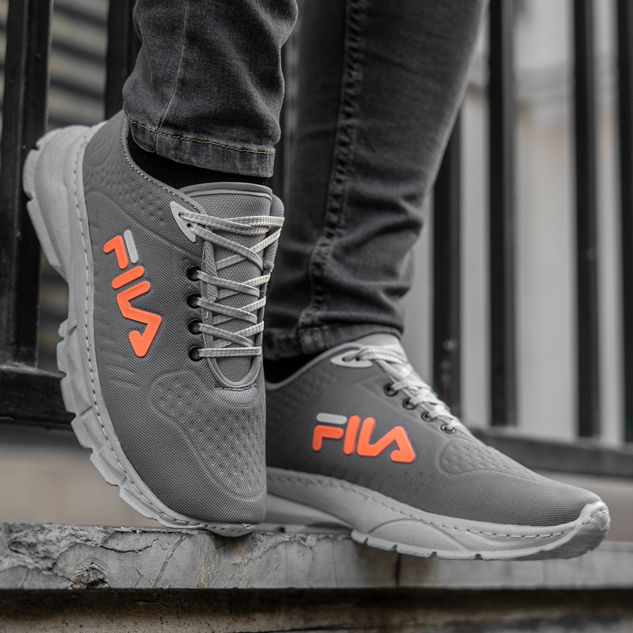 کفش ورزشی(T) فیلا طوسی مردانه مدلF61