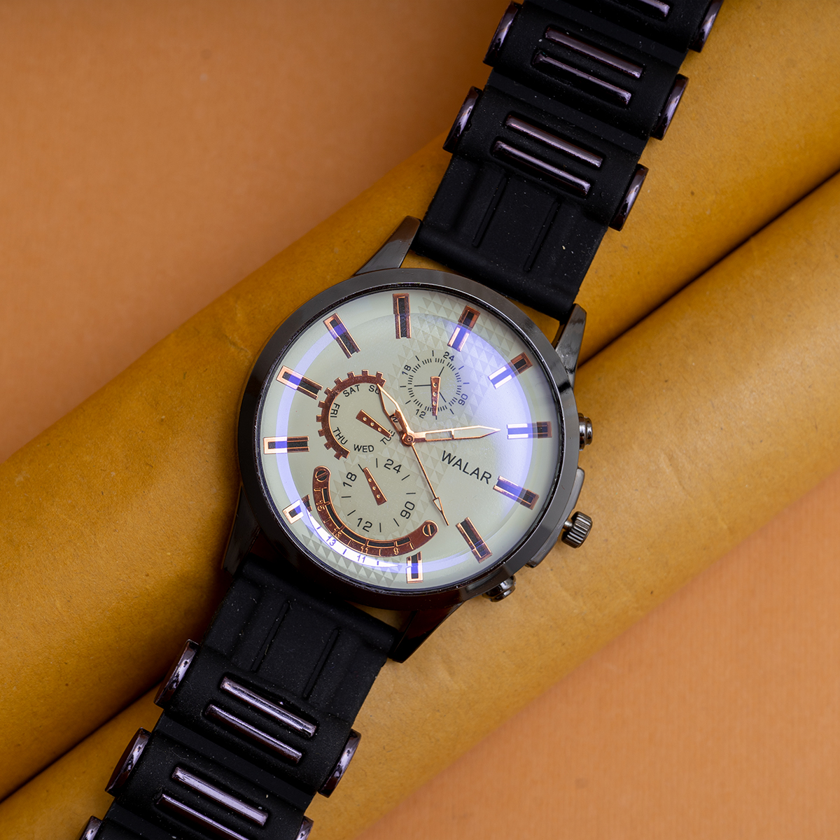 ساعت مردانه walar مشکی صفحه سفیدمدل A720
