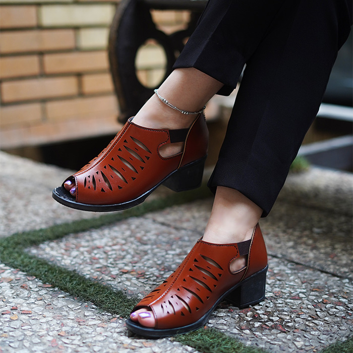 صندل زنانه عسلی مدل HELENA