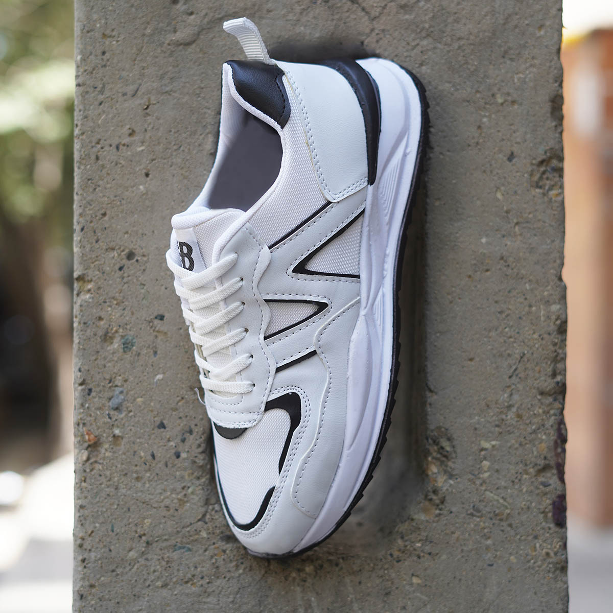 کفش ورزشی New Balance مردانه سفید مدل Romano