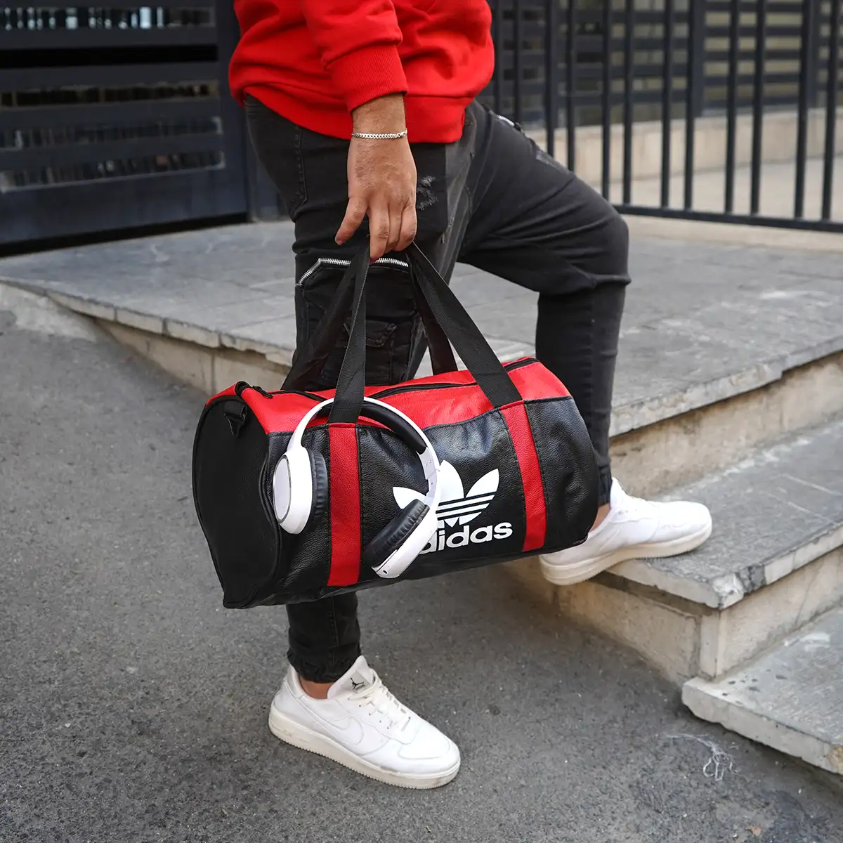 کیف ورزشی آدیداس مشکی قرمز مدل Soren