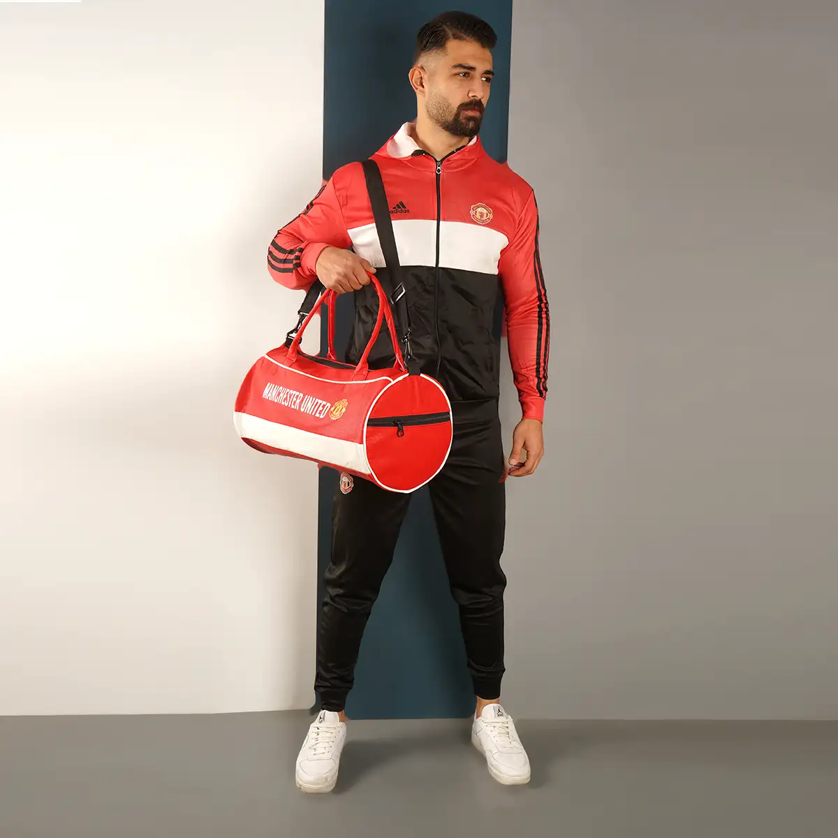 کیف ورزشی قرمز مدل Manchester United