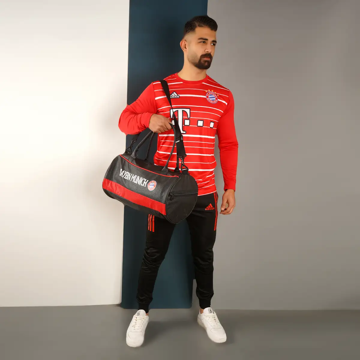 کیف ورزشی مشکی قرمز مدل Bayern München