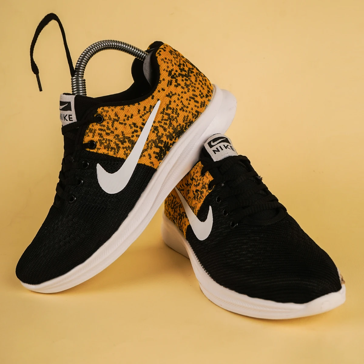 کفش ورزشی نایک مشکی زرد مردانه مدل Saber