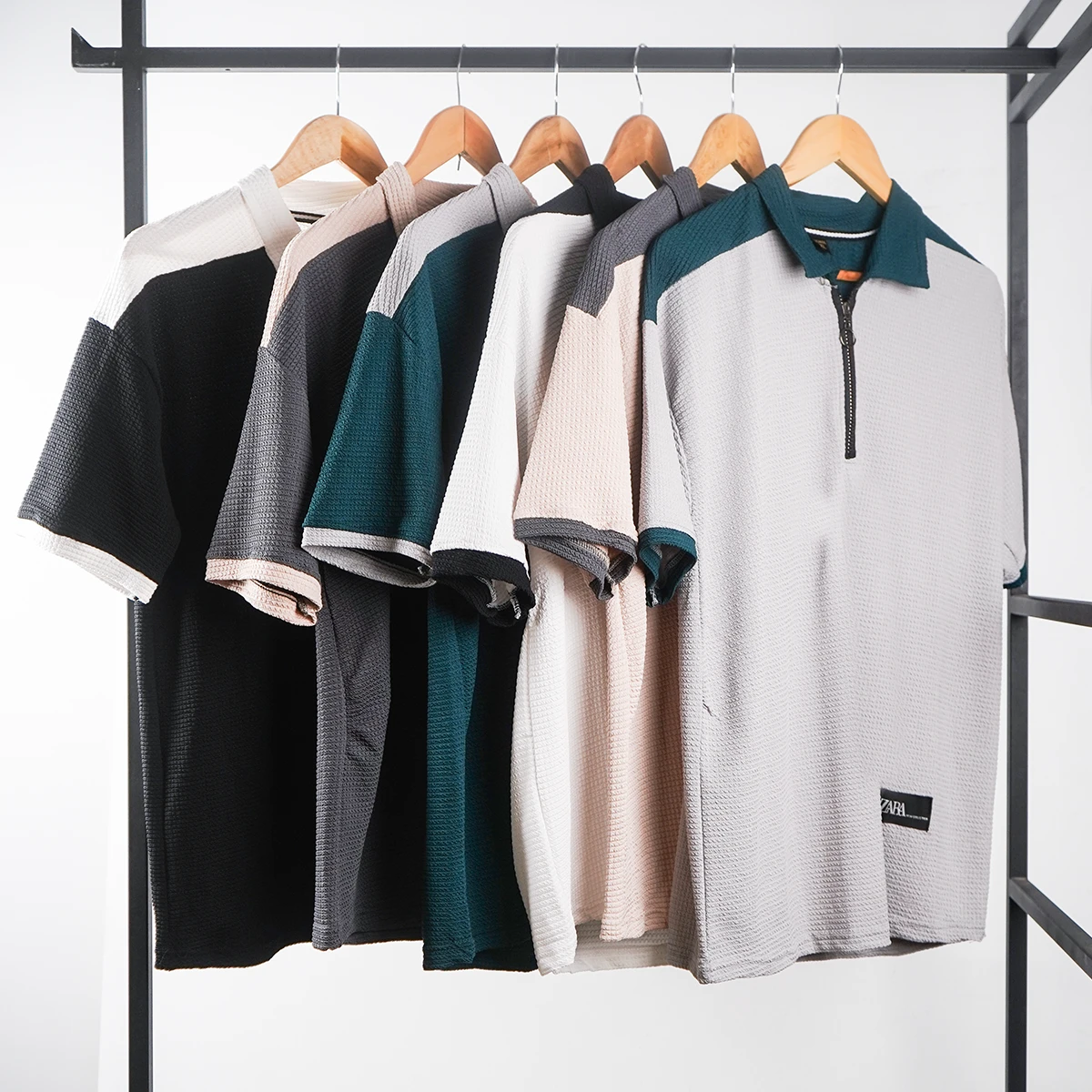 تیشرت مردانه یقه زیپ دار کرم مدل Radon