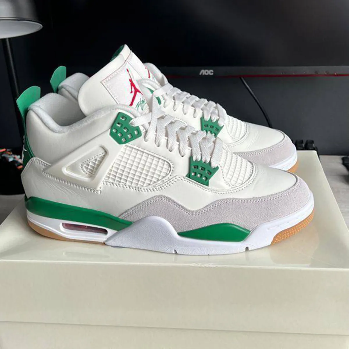 کفش ورزشی مردانه سفید سبز مدل jordan 4