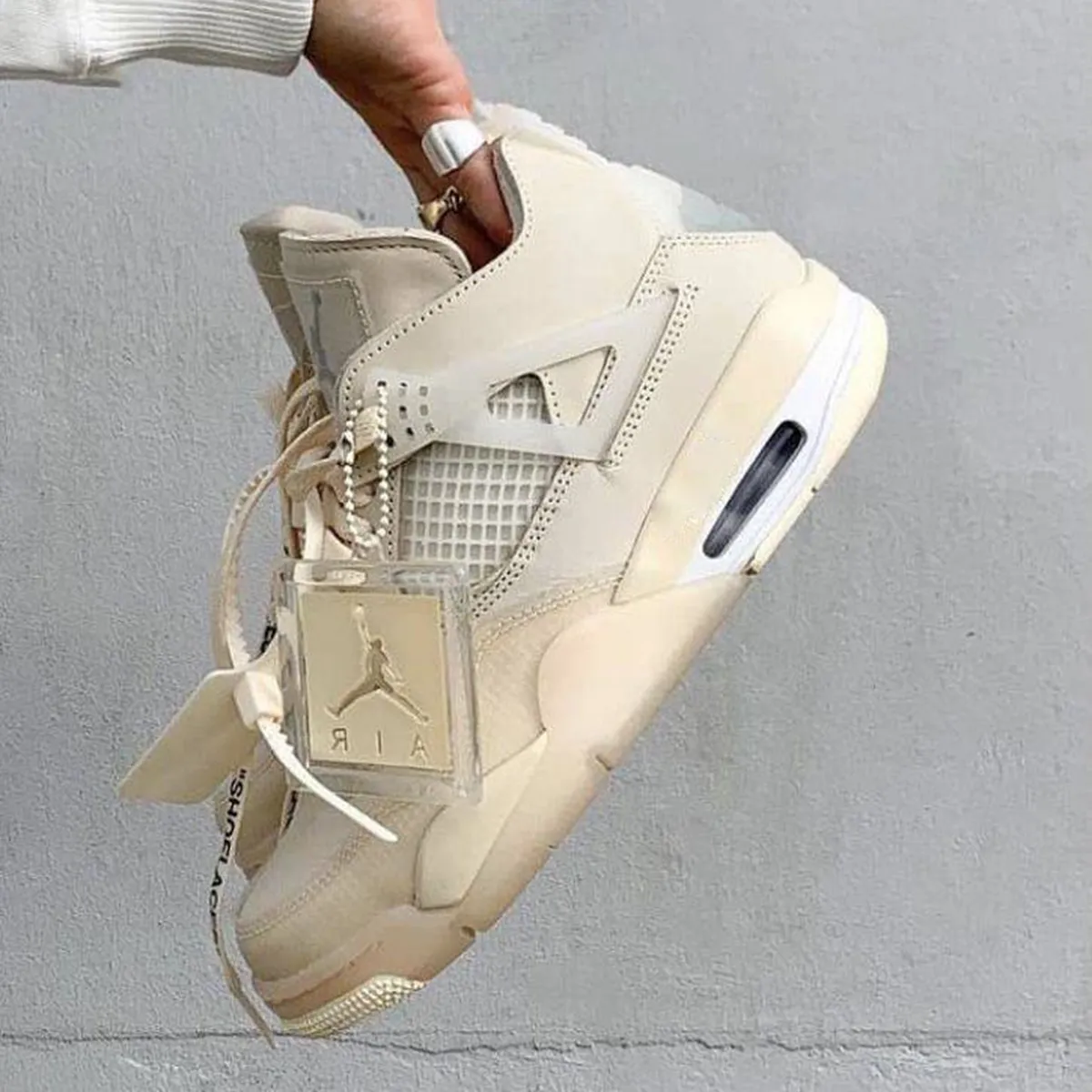کفش ورزشی مردانه کرم مدل jordan 4