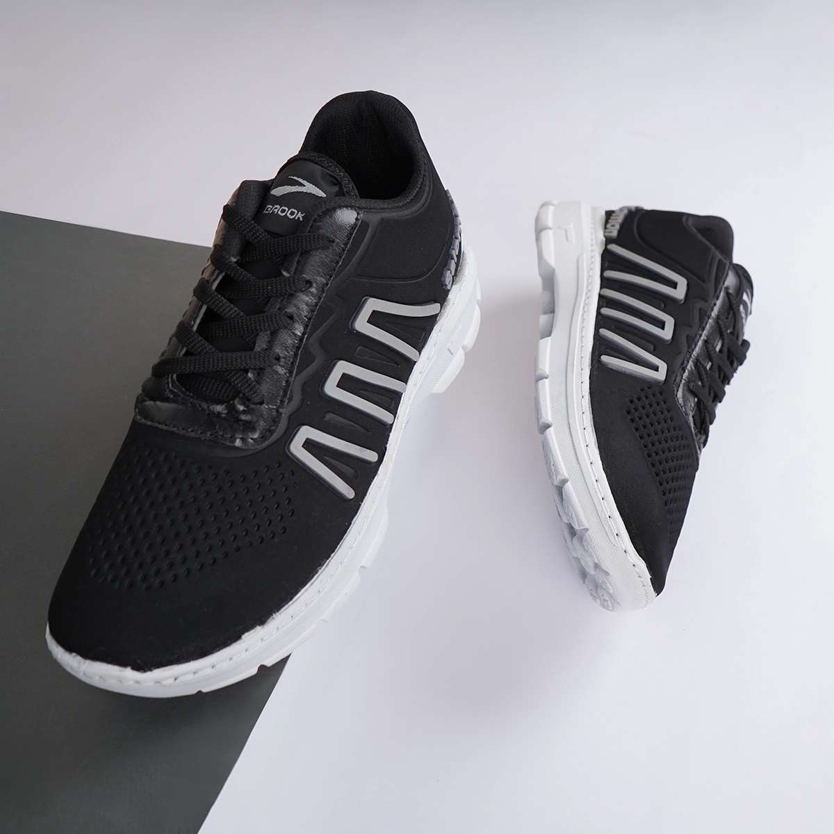 کفش ورزشی مردانه سالامون مشکی طوسی مدل U200