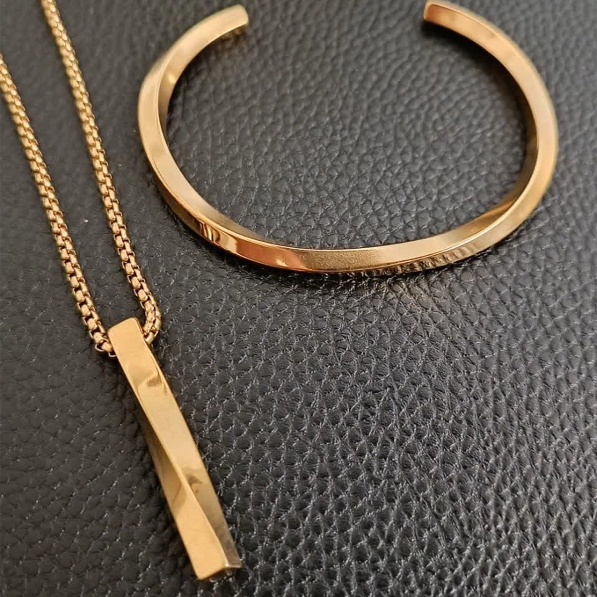 ست گردنبند و بنگل پیچ خورده ( طلایی )