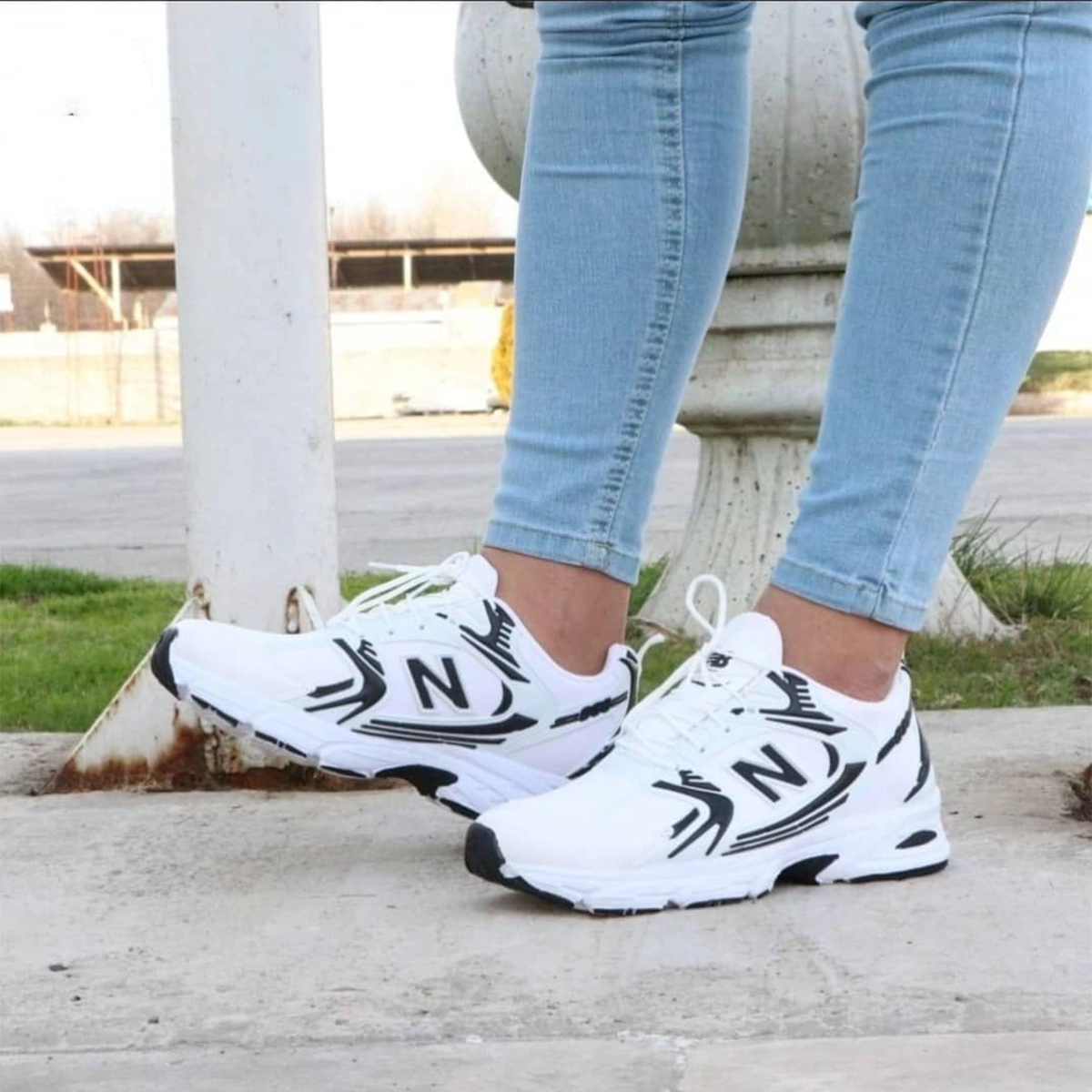 کفش ورزشی مردانه نیوبالانس سفید مشکی مدل TAKO