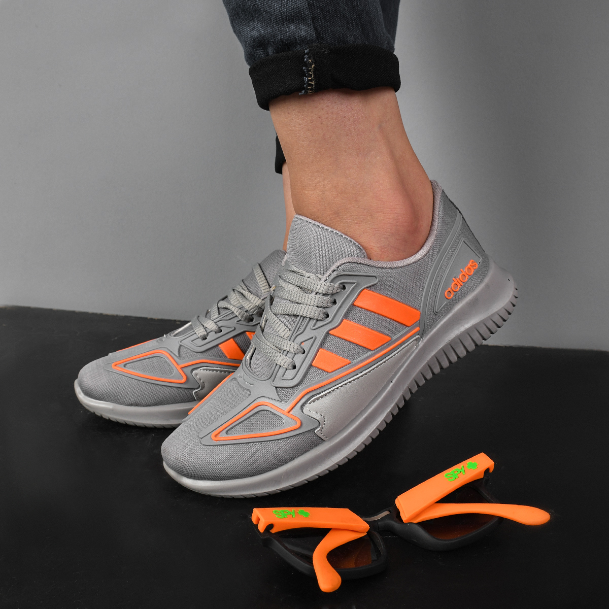 کفش ورزشی Adidas دخترانه طوسی نارنجی مدل Kiana