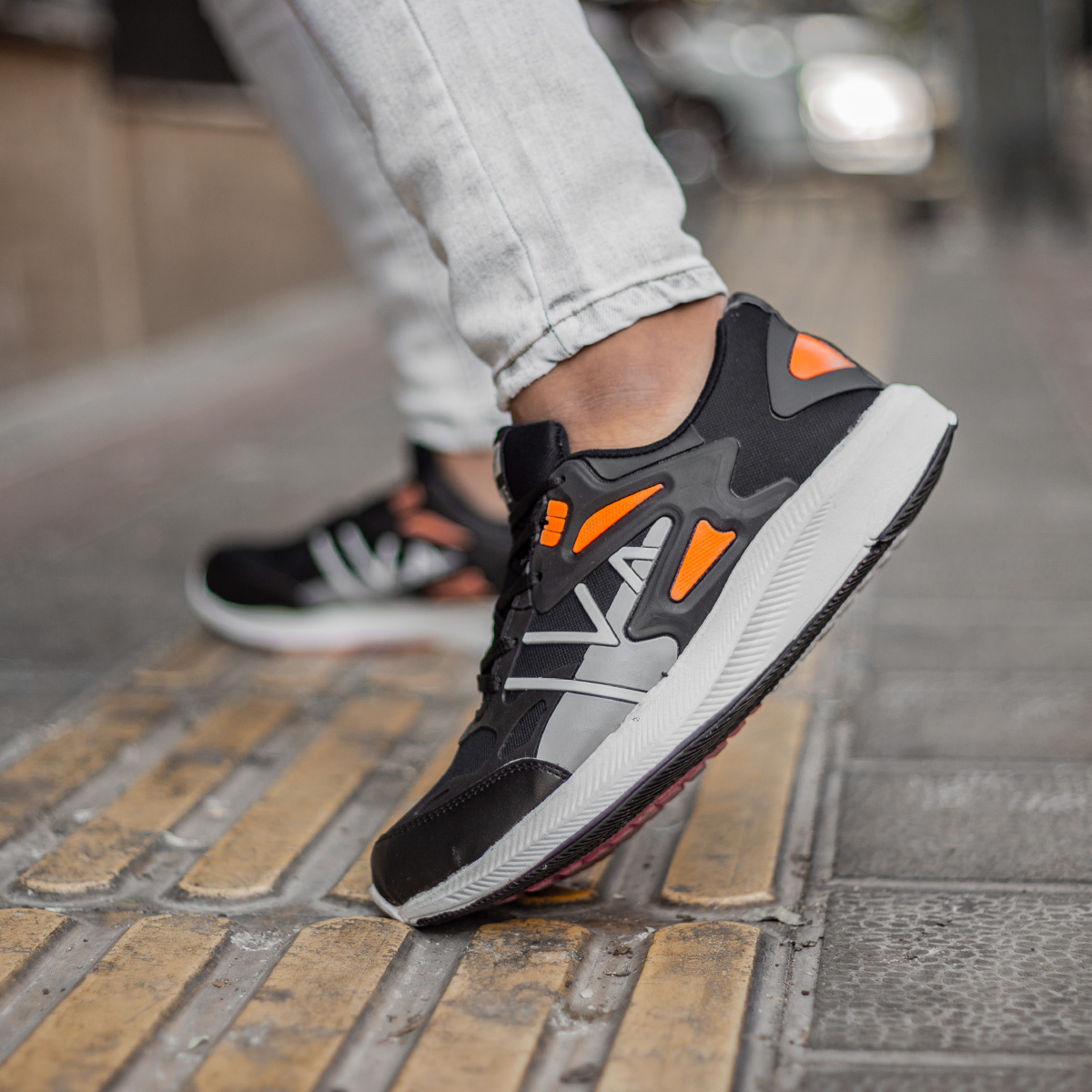 کفش ورزشی Nike مردانه مشکی نارنجی مدل Cobi